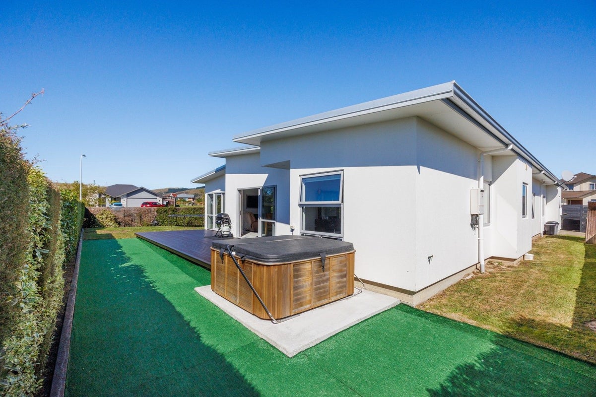 1 Silicon Way, Fitzherbert, Palmerston North - Carousel 28