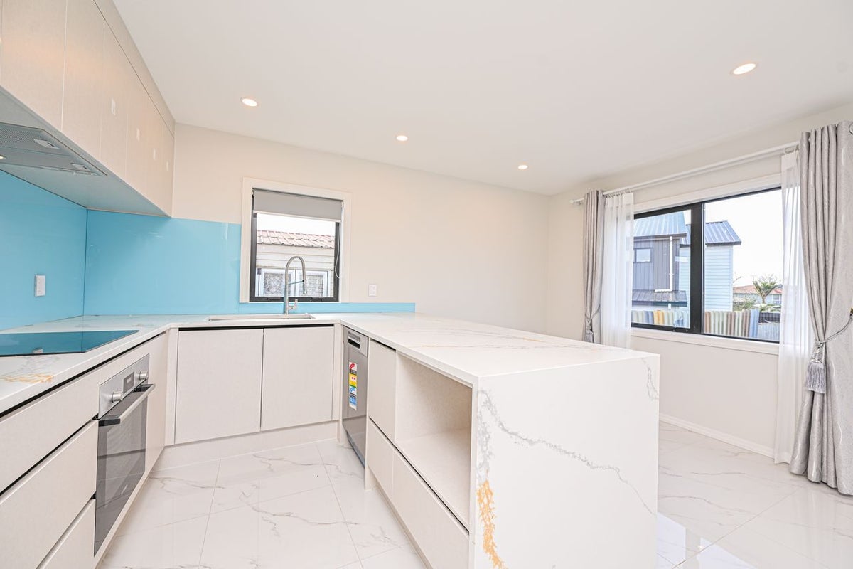 23 Tindall Crescent, Otara, Auckland - Carousel 2