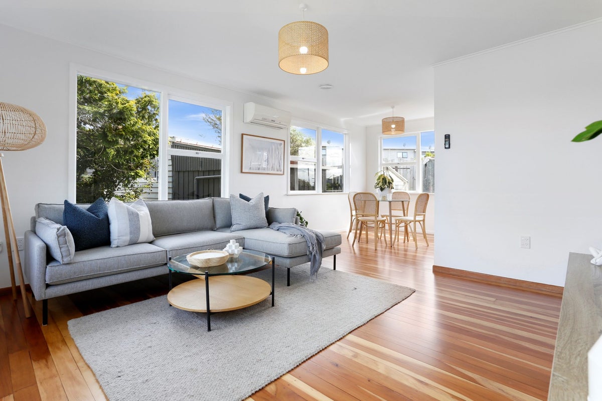 12 Fruitvale Road, New Lynn, Auckland - Carousel 2