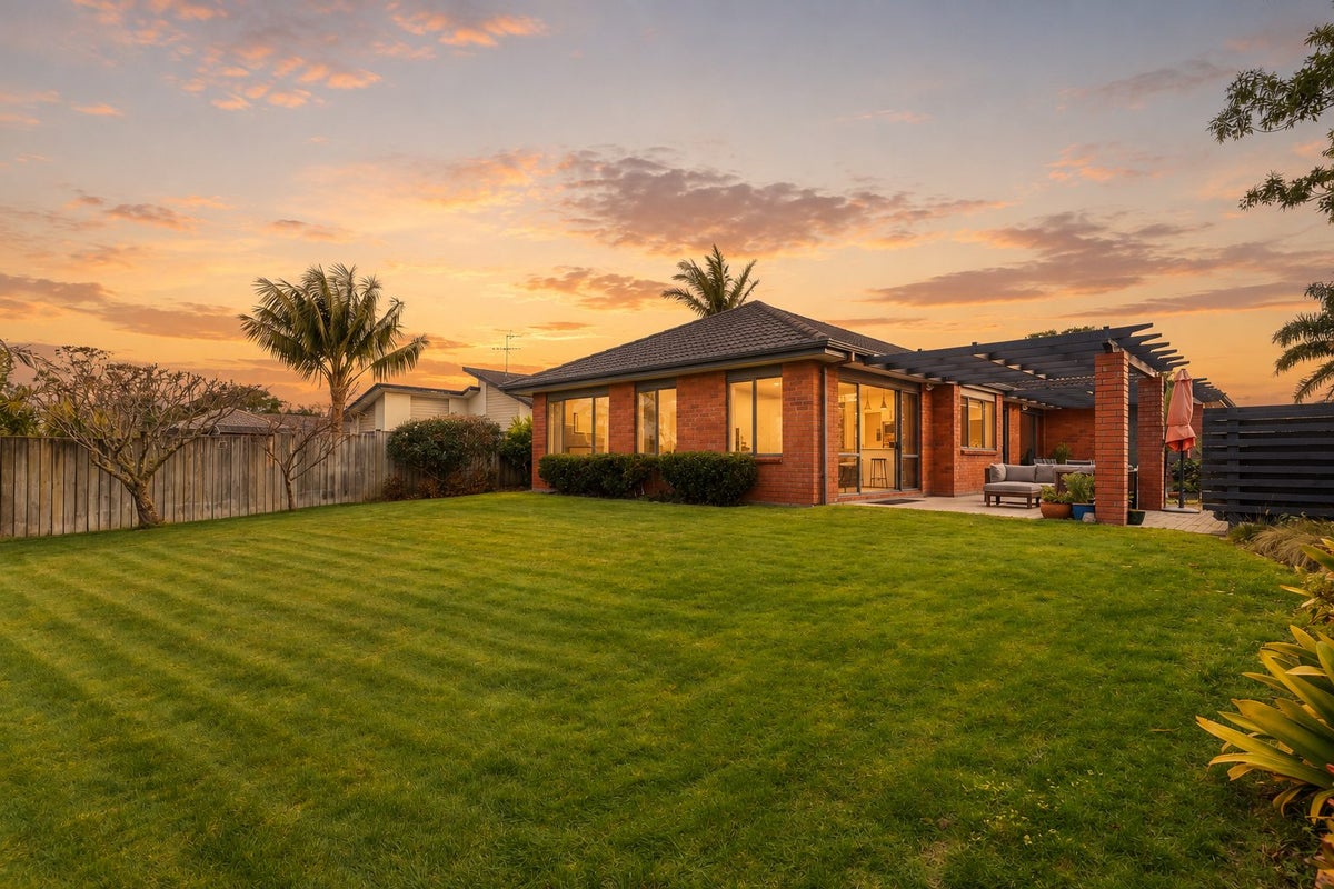 38 Stranraer Crescent, Wattle Downs, Auckland - Carousel 2