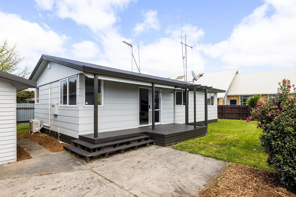 94B Clarkin Road, Fairfield, Hamilton - Carousel 2