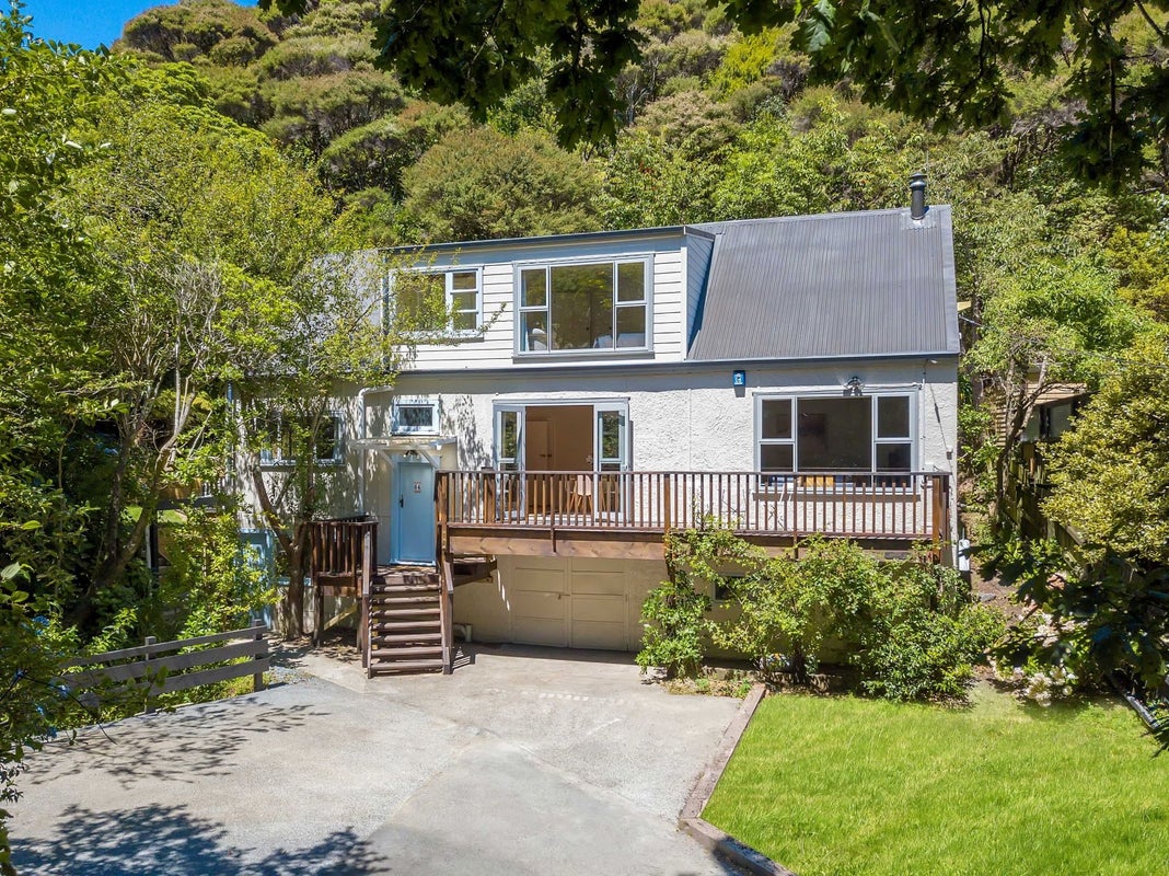 64 Cluny Road, Plimmerton, Porirua - Carousel 14