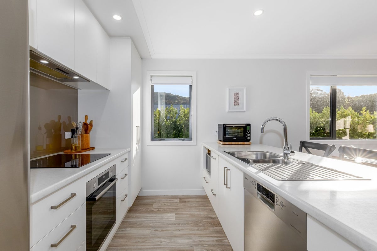 32 Karearea Avenue, Kenepuru, Porirua - Carousel 2