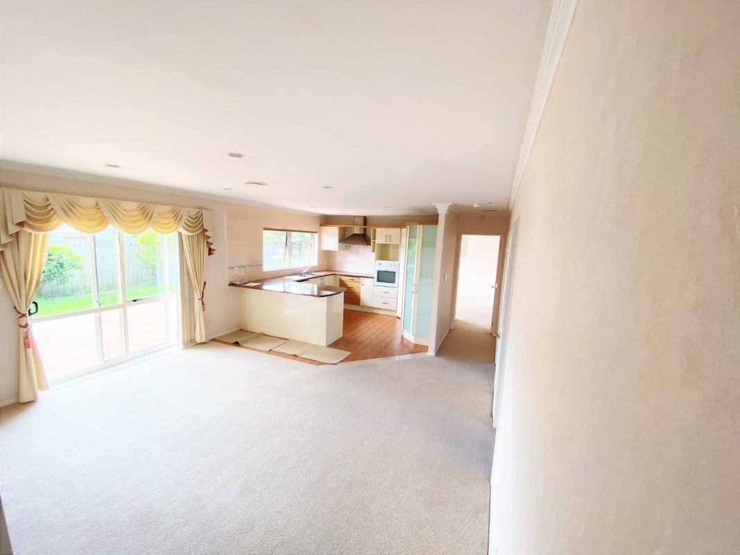 22 Nuneaton Drive, Flat Bush, Auckland - Carousel 2