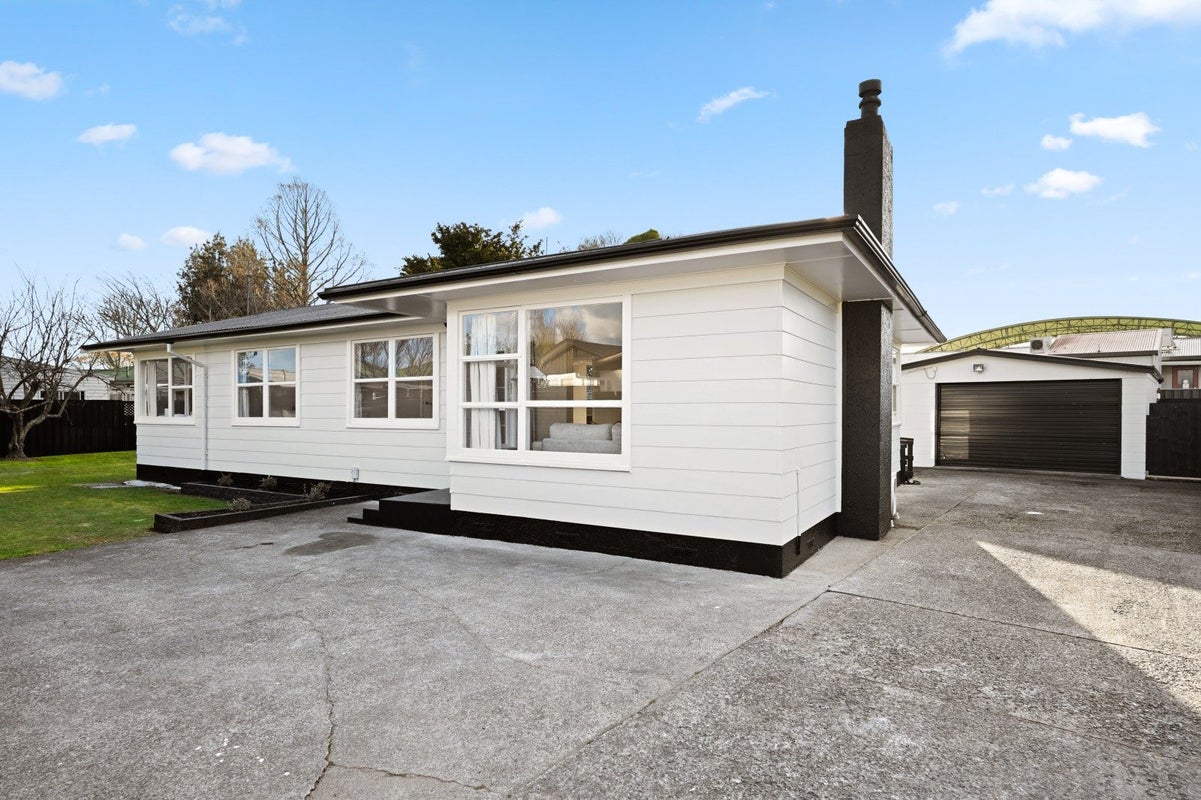 10 Rosalind Street, Deanwell, Hamilton - Carousel 1