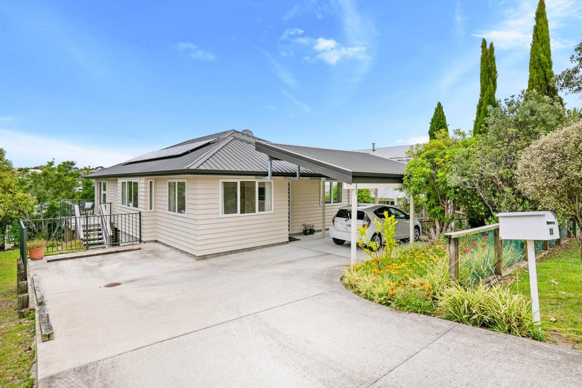 12 Kiteroa Terrace, Rothesay Bay, Auckland - Carousel 1