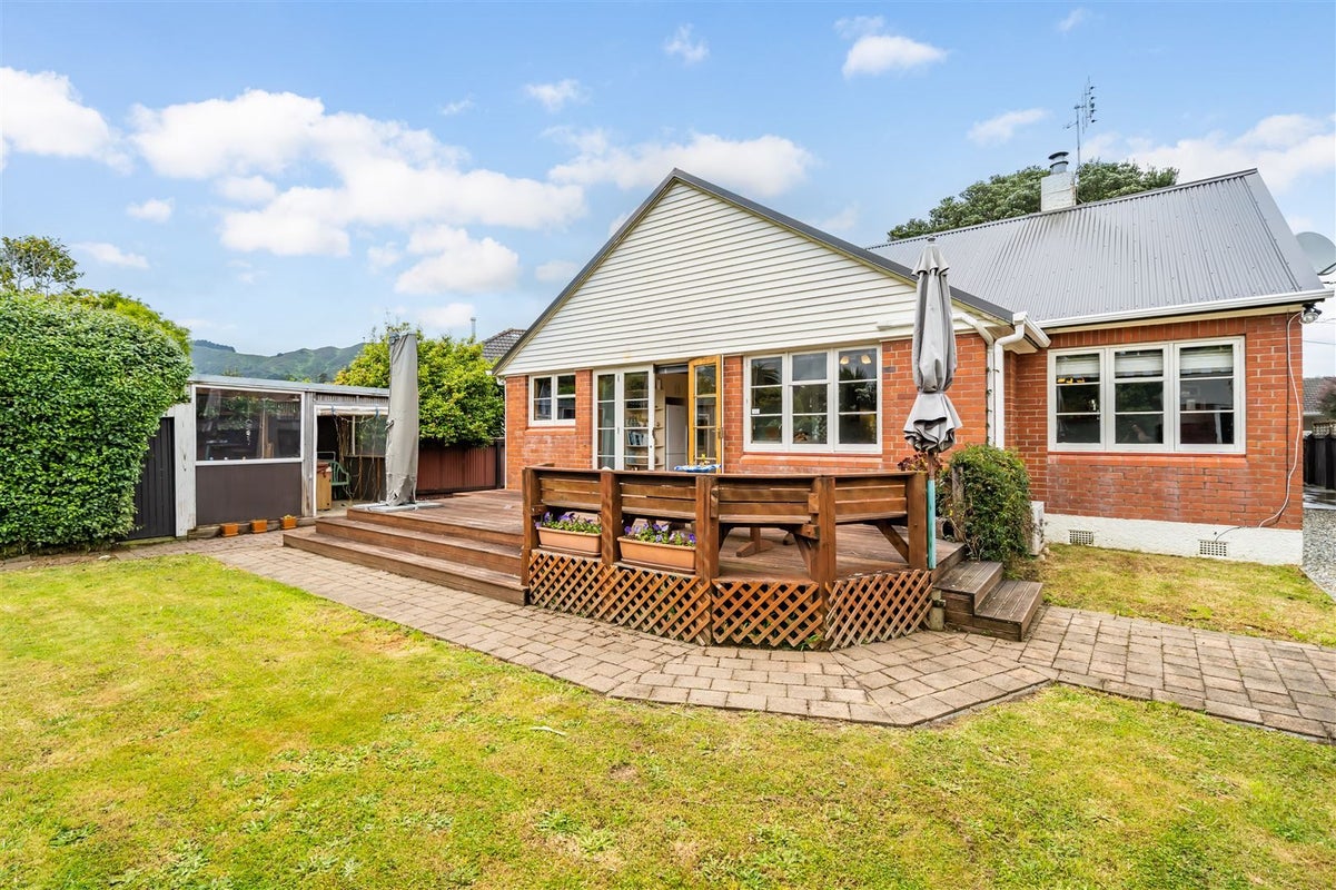 43 Thornycroft Avenue, Epuni, Lower Hutt - Carousel 1