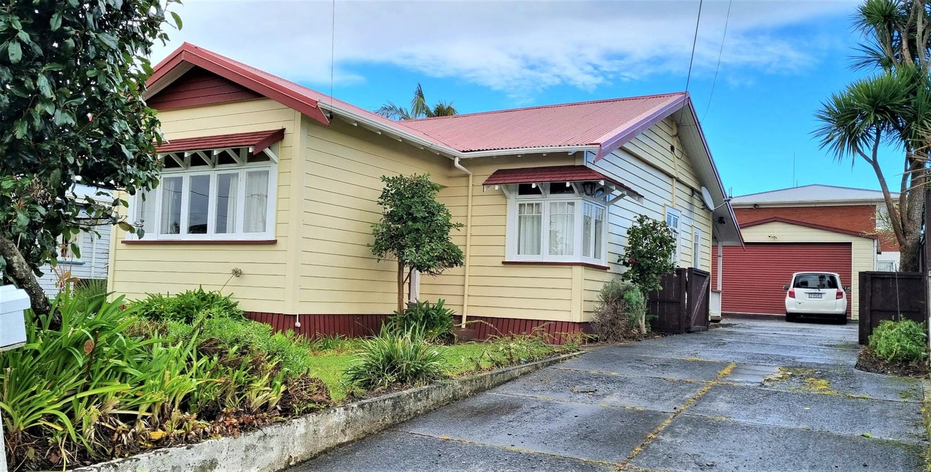 8 Bernard Street, Avenues, Whangarei - Carousel 19