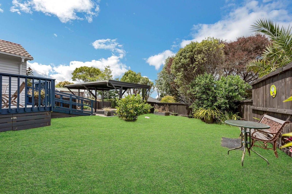 2/331 Royal Road, Massey, Auckland - Carousel 2