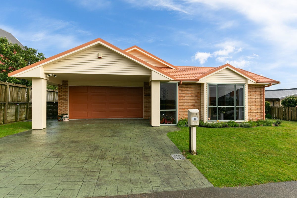82 Kentwood Drive, Woodridge, Wellington - Carousel 1