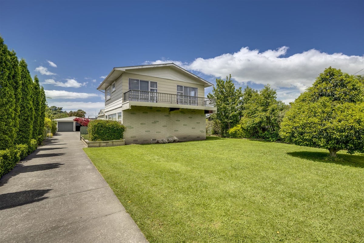 56 Jervois Road, Jervoistown, Napier - Carousel 1