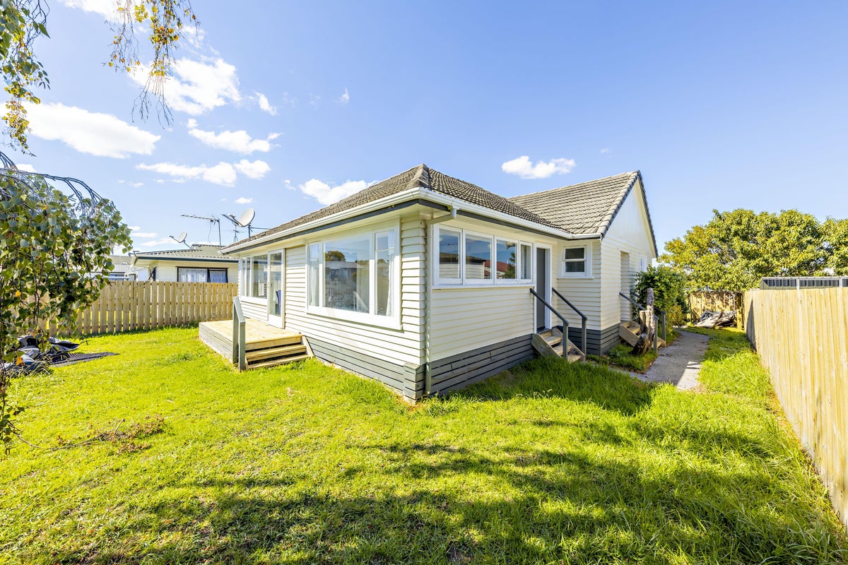1/31 Solveig Place, Randwick Park, Auckland - Carousel 2