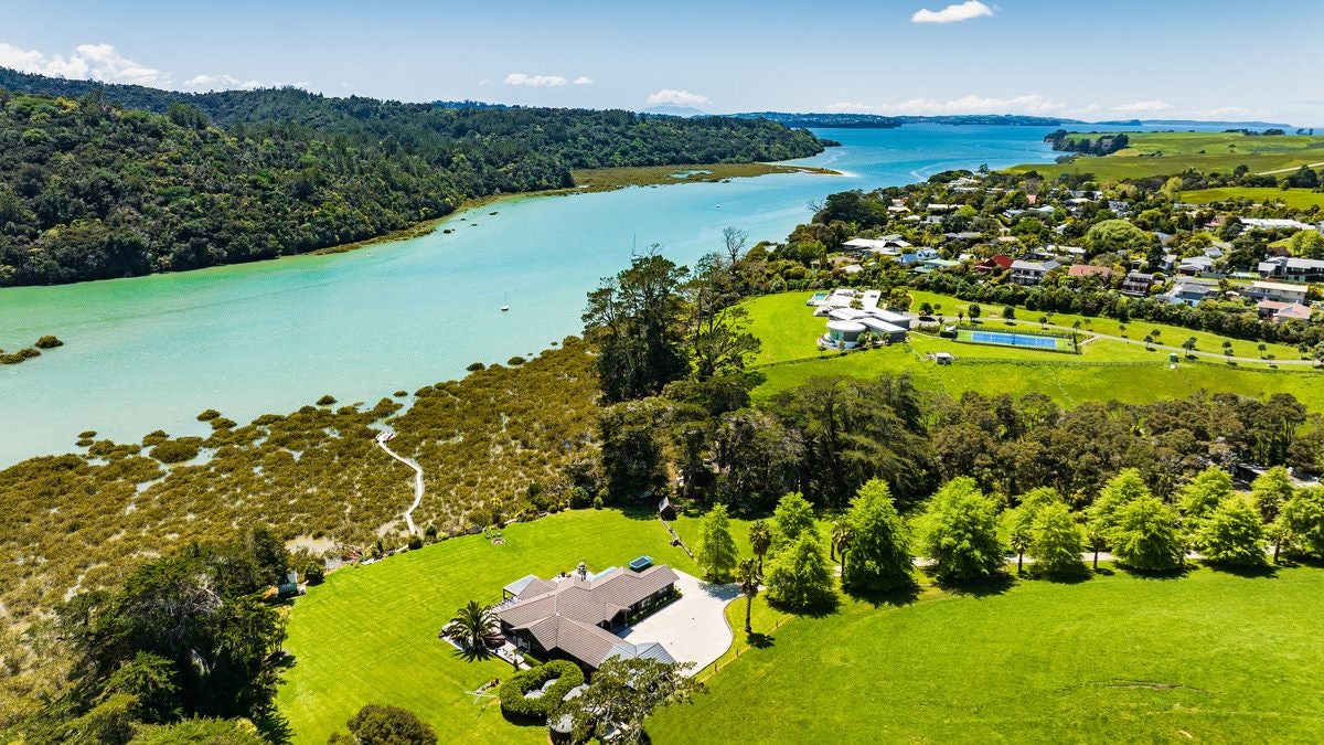 29 Gails Drive, Okura, Albany - Carousel 1