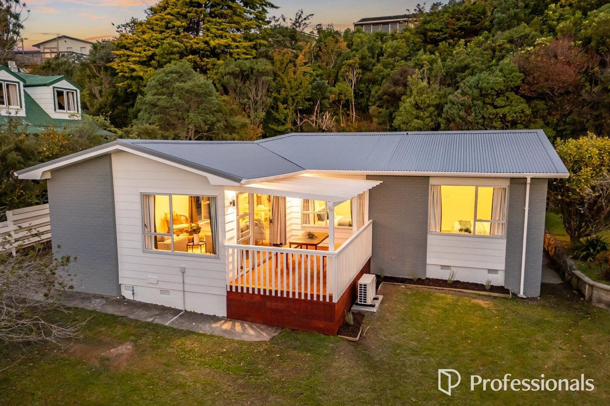 13 Christchurch Crescent, Kelson, Lower Hutt - Carousel 1