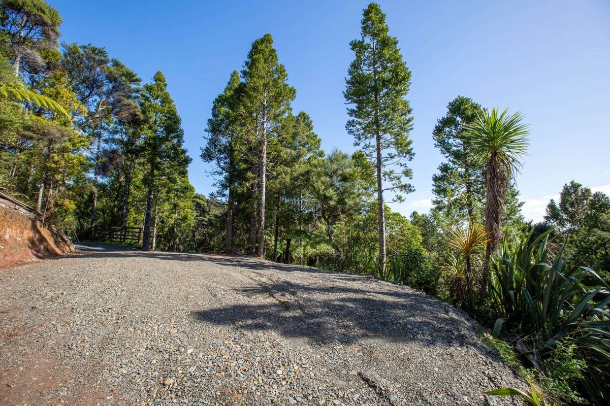 15 Te Aute Ridge Road, Waitakere, Waitakere City, Auckland - Carousel 2