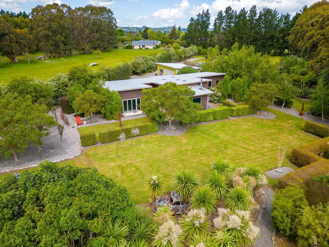 790A State Highway 2, Masterton - Carousel 1