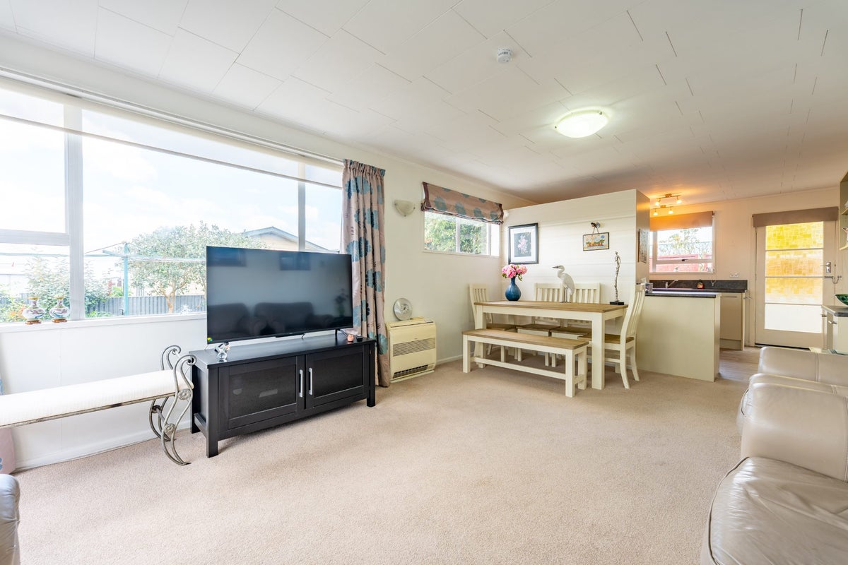 2/21 Oxford Street, West End, Timaru - Carousel 2