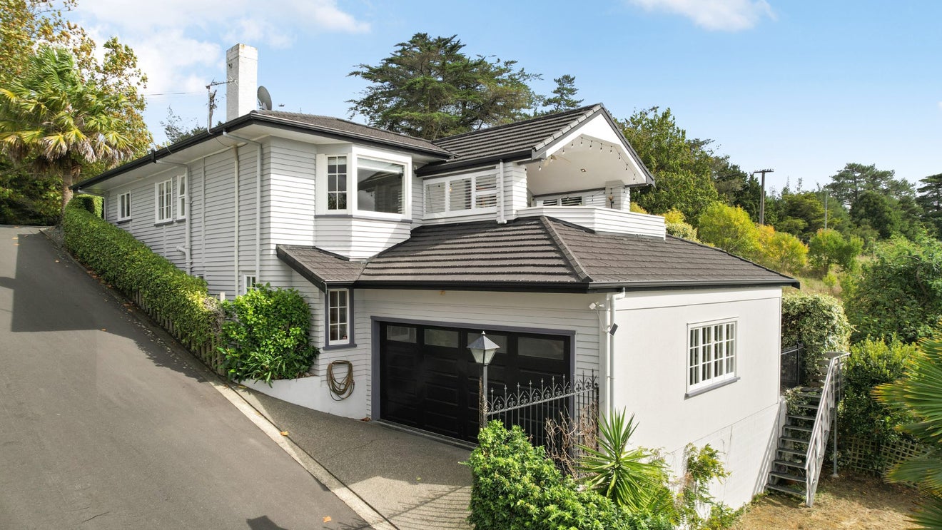10 Ruakiwi Road, Hamilton Lake, Hamilton - Carousel 1