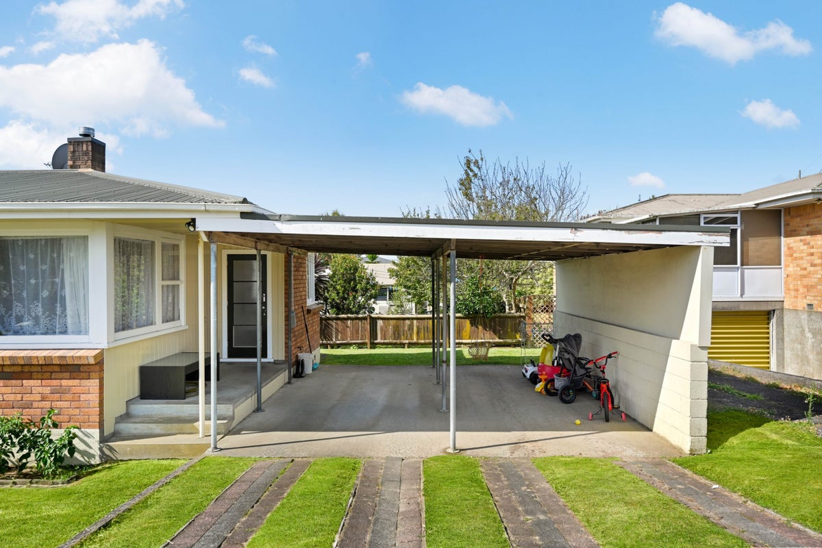 1A Christie Street, Forest Lake, Hamilton - Carousel 2