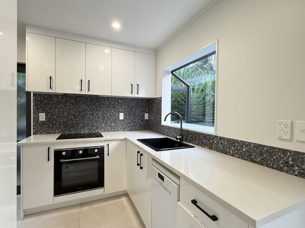 8 Kupari Place, Totara Vale, Auckland - Carousel 2