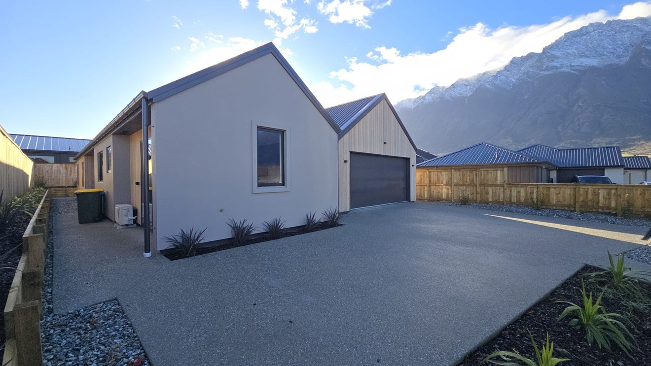 10 Kernel Loop, Jacks Point, Queenstown - Carousel 2