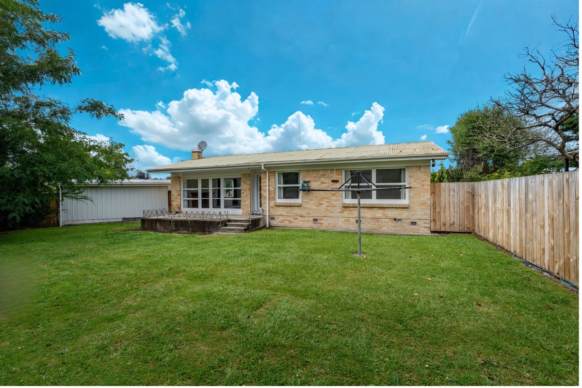 18 Brocas Avenue, Hillcrest, Hamilton - Carousel 2