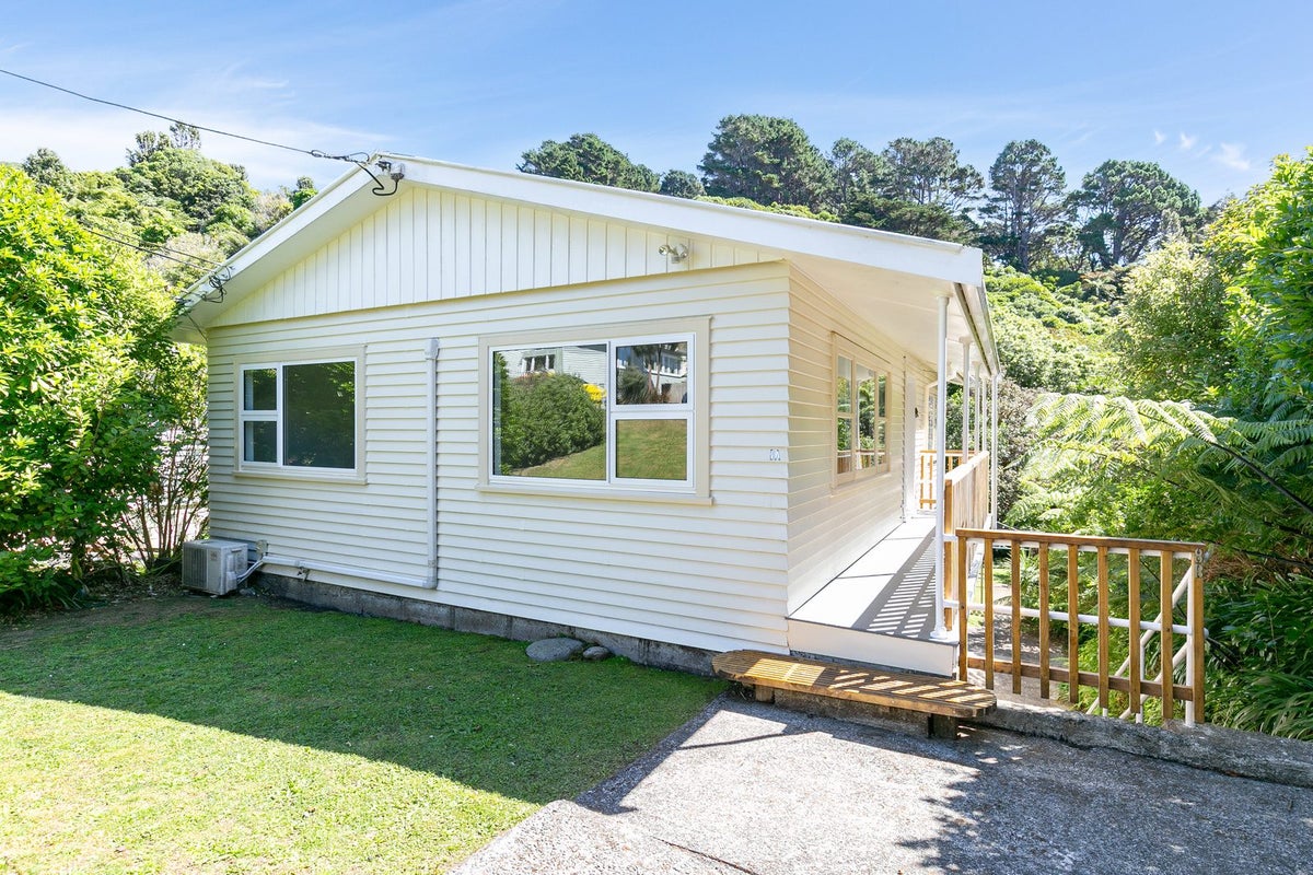 8 Cross Street, Karori, Wellington - Carousel 1