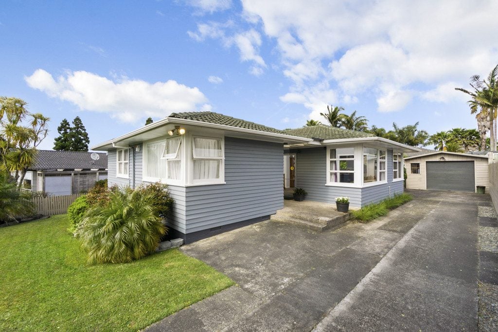 13 Prior Place, Glendene, Auckland - Carousel 1