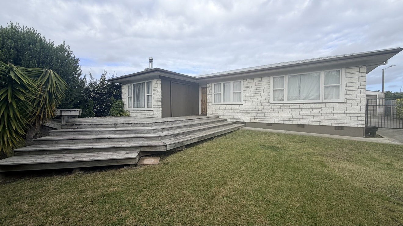 17 Deal Crescent, Flaxmere, Hastings - Carousel 2