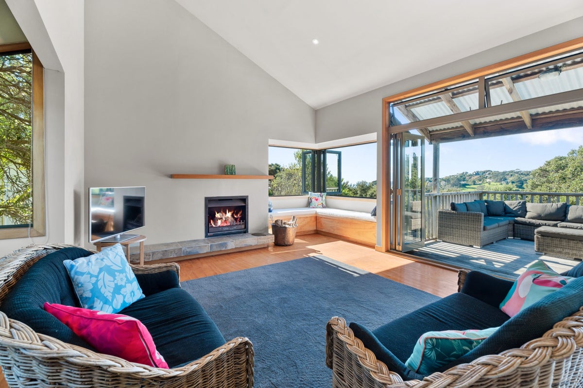 31 Marine View Road, Onetangi, Waiheke Island - Carousel 1