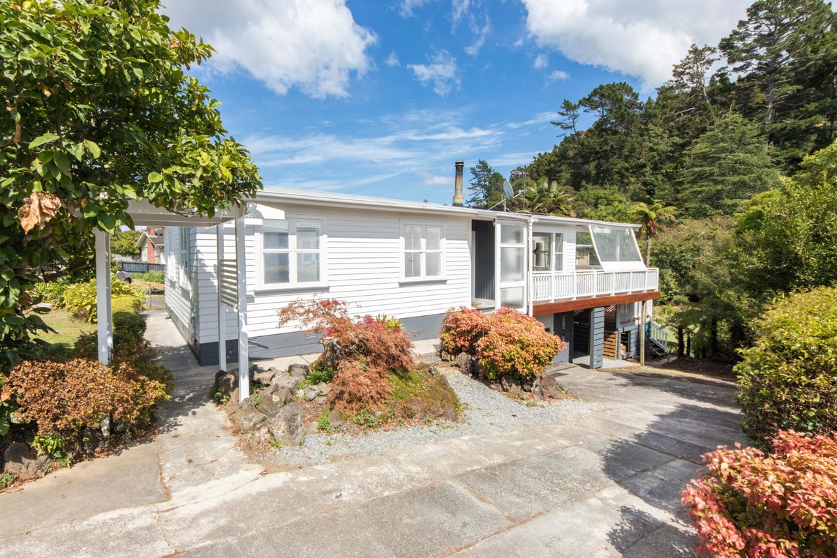 27 Birdwood Road, Swanson, Auckland - Carousel 22