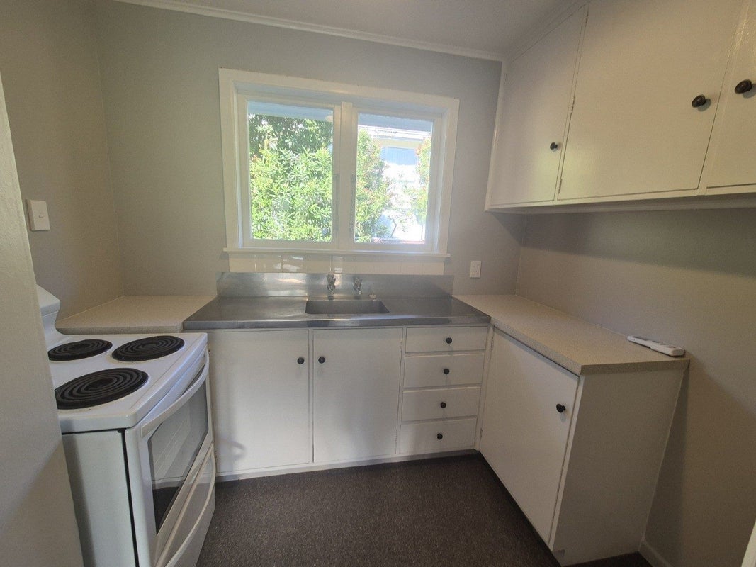 2/10 Trevethick Grove, Woburn, Lower Hutt - Carousel 2