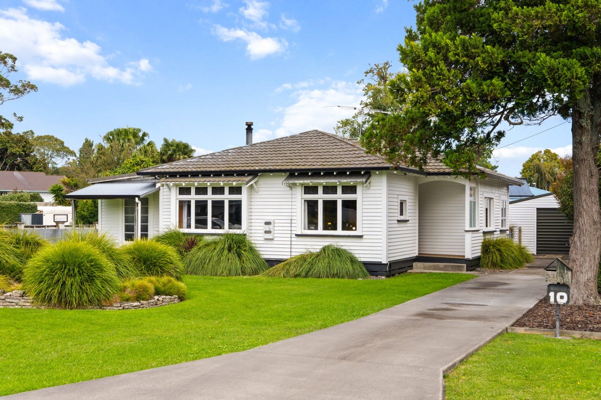 10 Oak Street, Mangapapa, Gisborne - Carousel 1