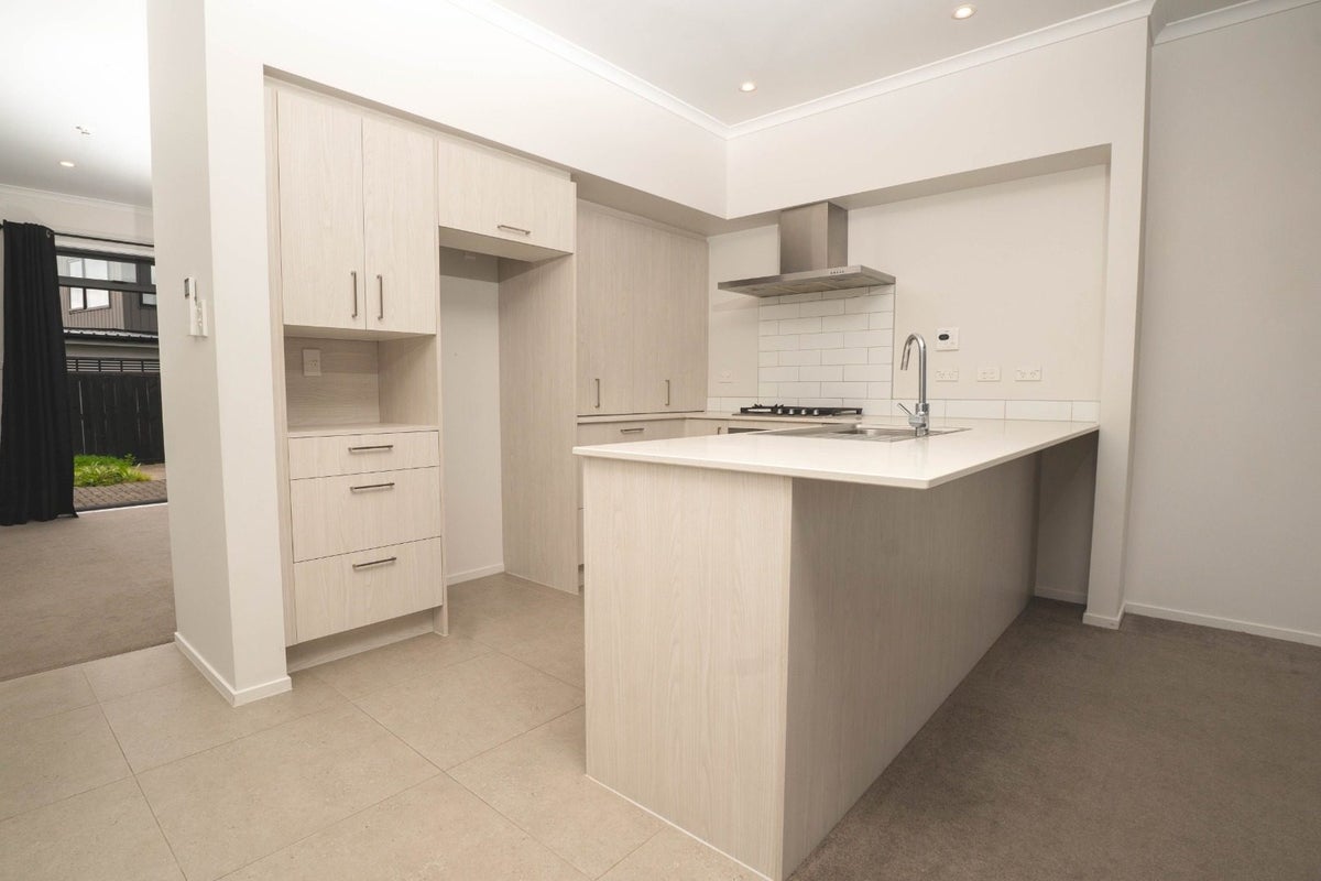 5 Pukewhero Rise, Westgate, Auckland - Carousel 2