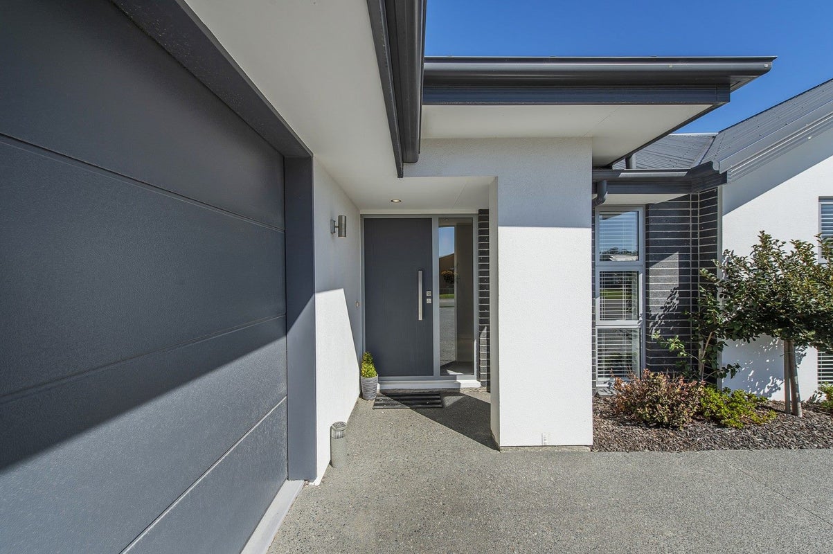 21 Carnaveron Drive, Lincoln, Lincoln - Carousel 2