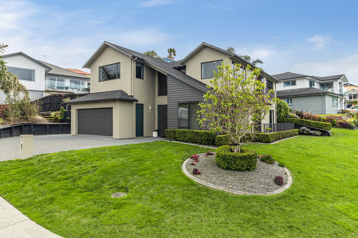 2 Ashburn Close, Orewa, Orewa - Carousel 1