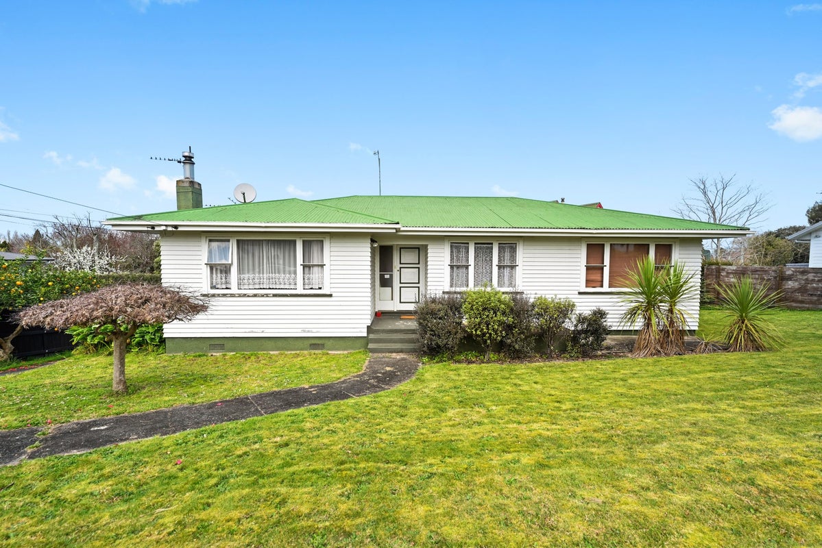 2 McCracken Avenue, Hillcrest, Hamilton - Carousel 2