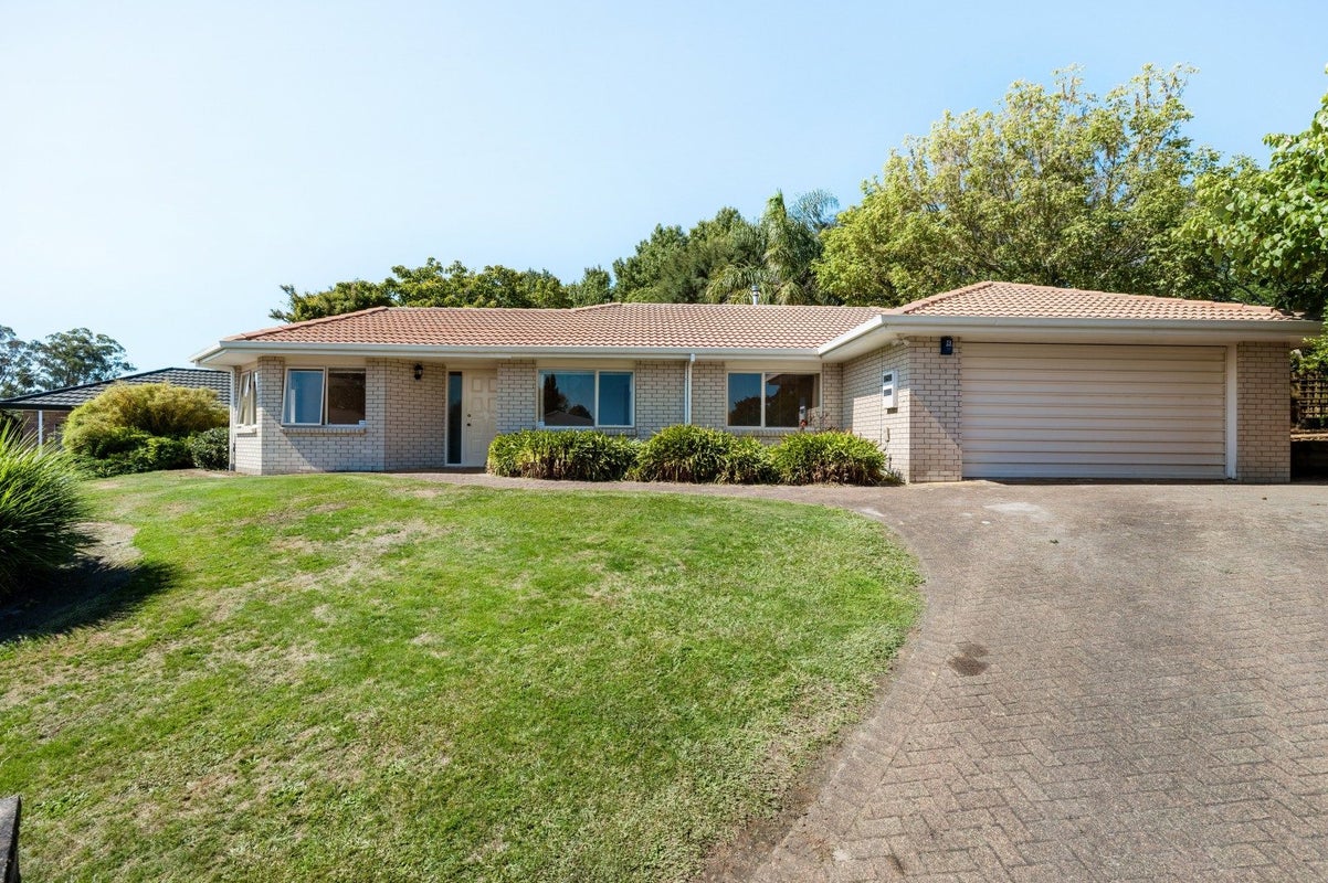 29 Reynolds Drive, Glenview, Hamilton - Carousel 1