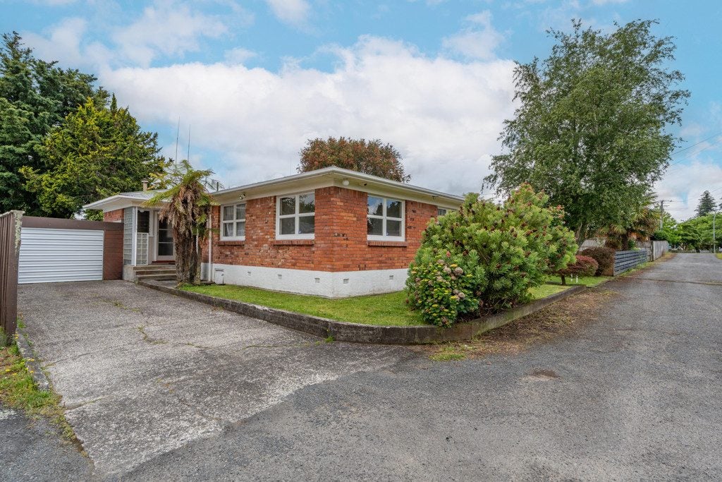 145 Galloway Street, Hamilton East, Hamilton - Carousel 2