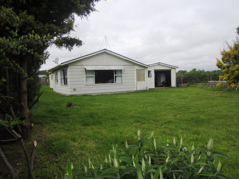 13 Forest Road, Waitarere Beach, Levin - Carousel 1