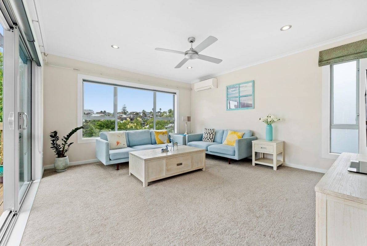 24A Kiteroa Terrace, Rothesay Bay, Auckland - Carousel 2