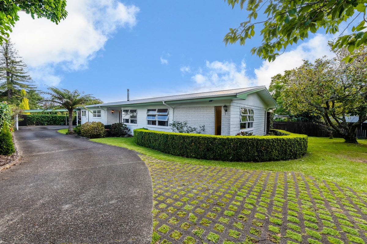 10 April Place, Red Hill, Papakura - Carousel 2
