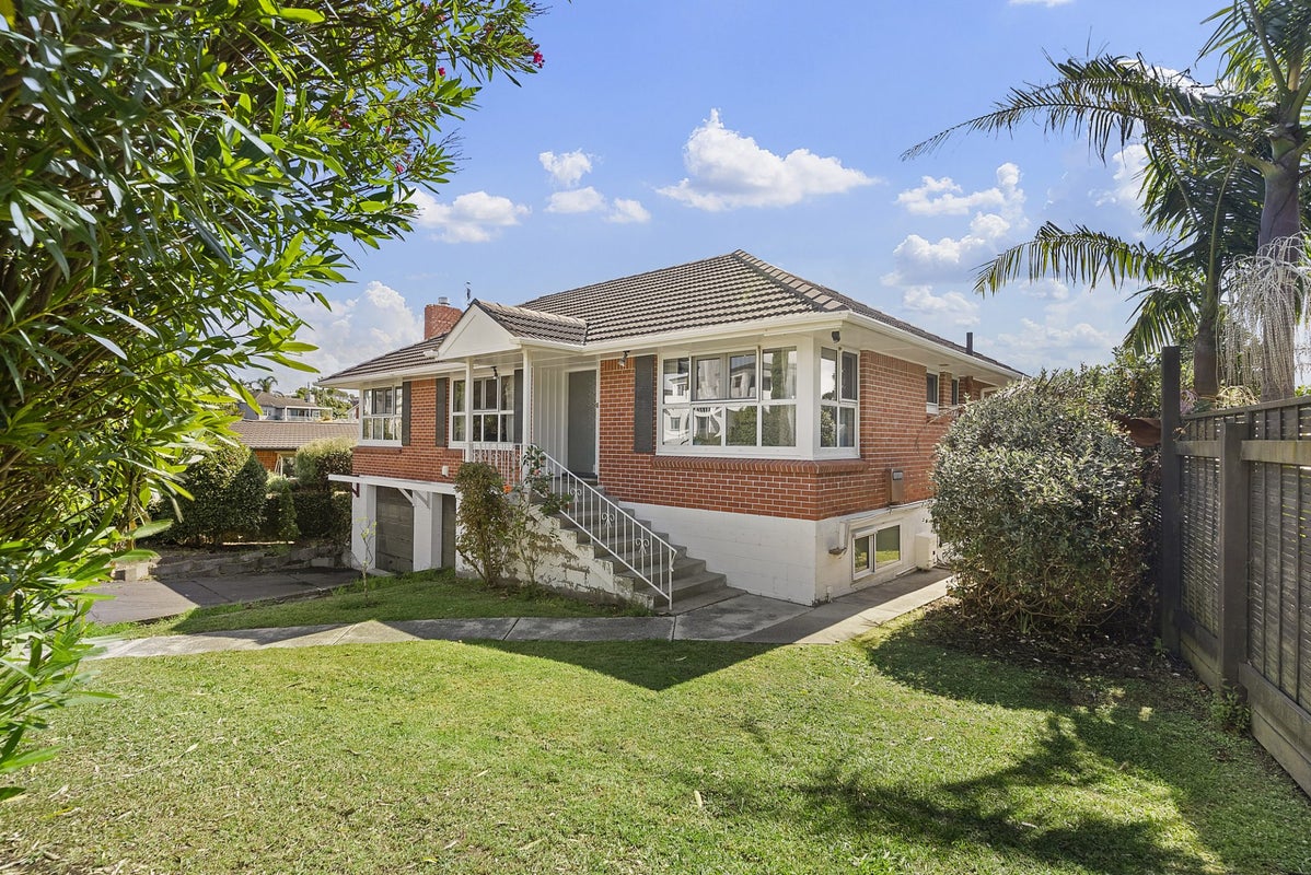 13 Arthur Crescent, Hauraki, Auckland - Carousel 1