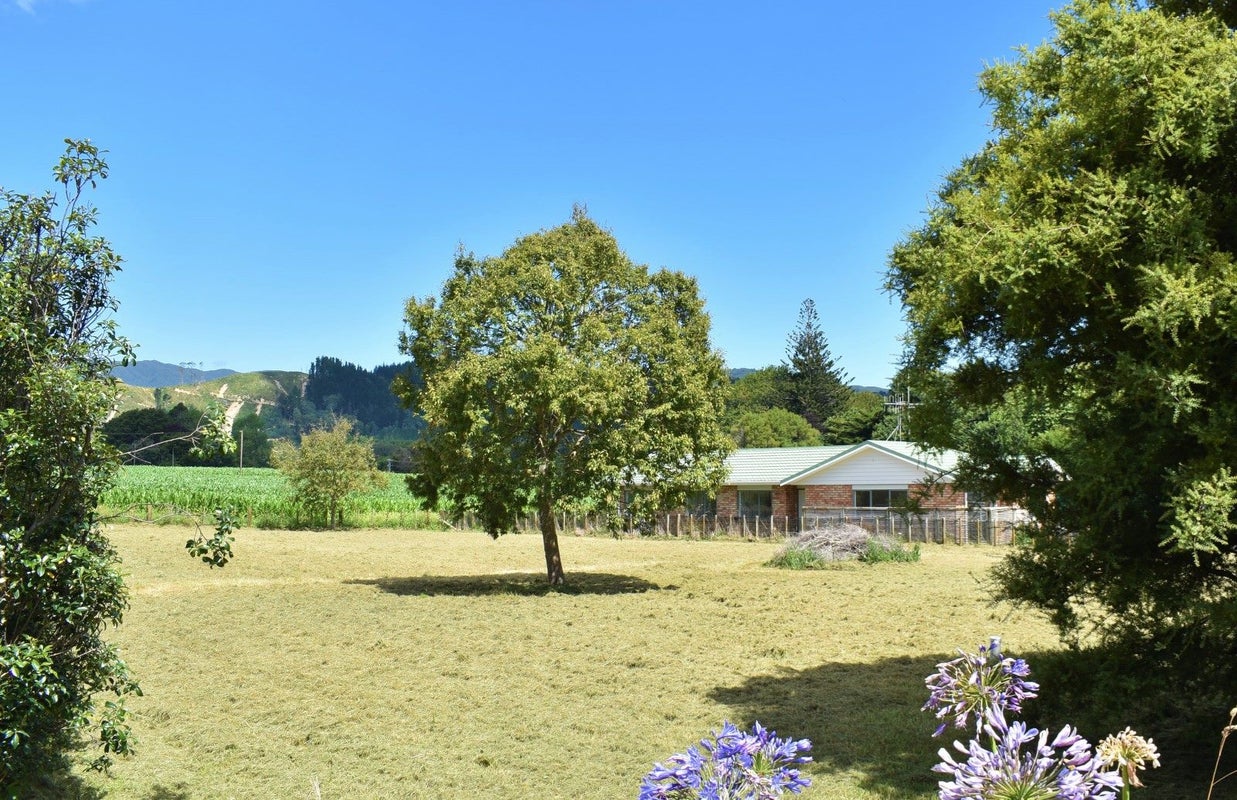 37 Waikawa Beach Road, Manakau, Levin - Carousel 22