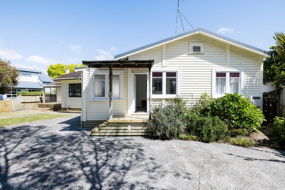 14 Forster Avenue, Hillcrest, Hamilton - Carousel 2