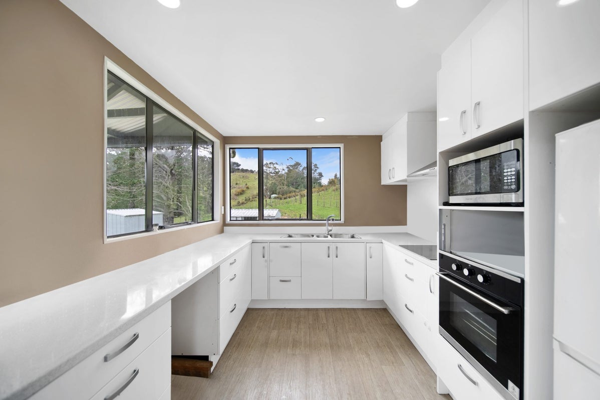 841 Paparimu Road, Papakura - Carousel 2