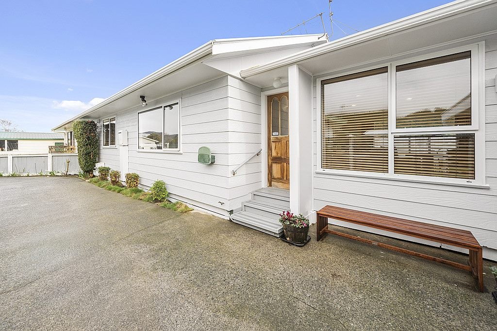 2/20 Weymouth Grove, Wainuiomata, Lower Hutt - Carousel 17