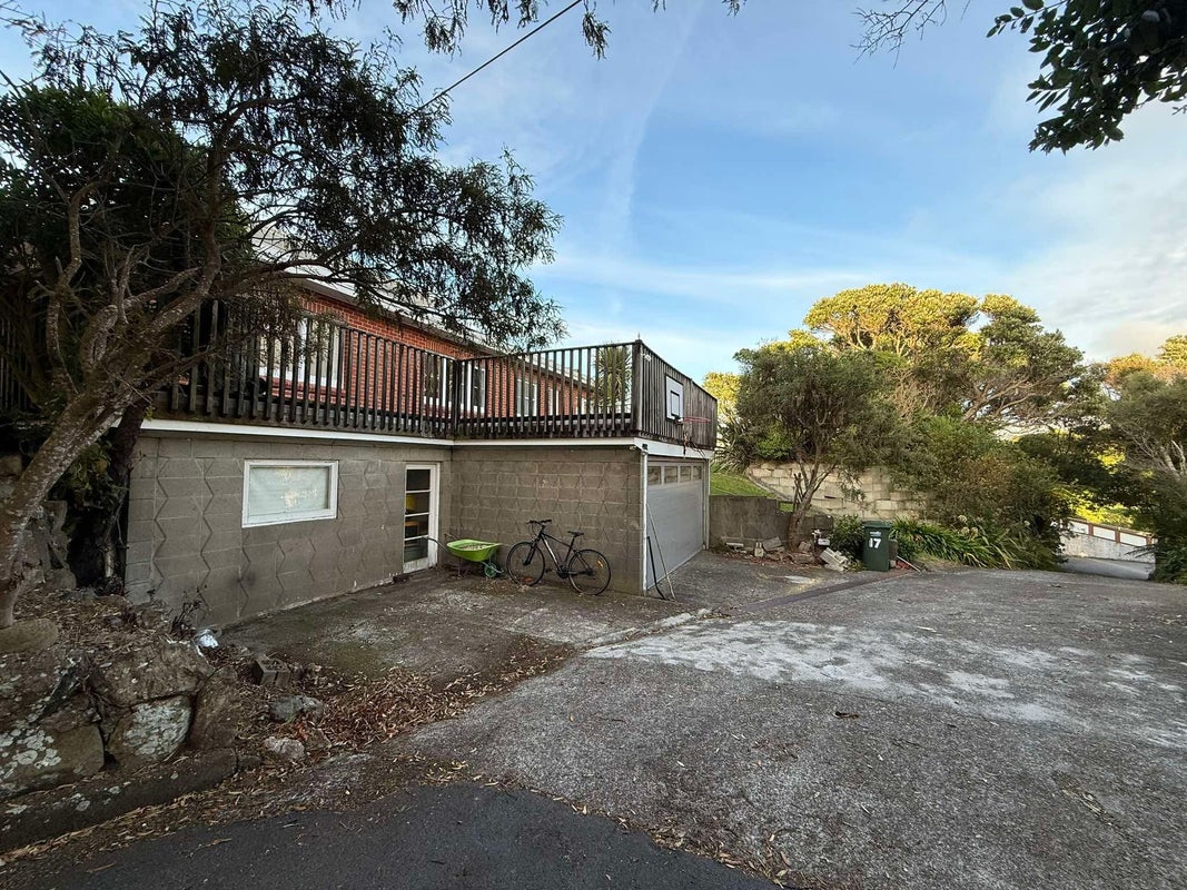 17 Rakeiora Grove, Korokoro, Lower Hutt - Carousel 2