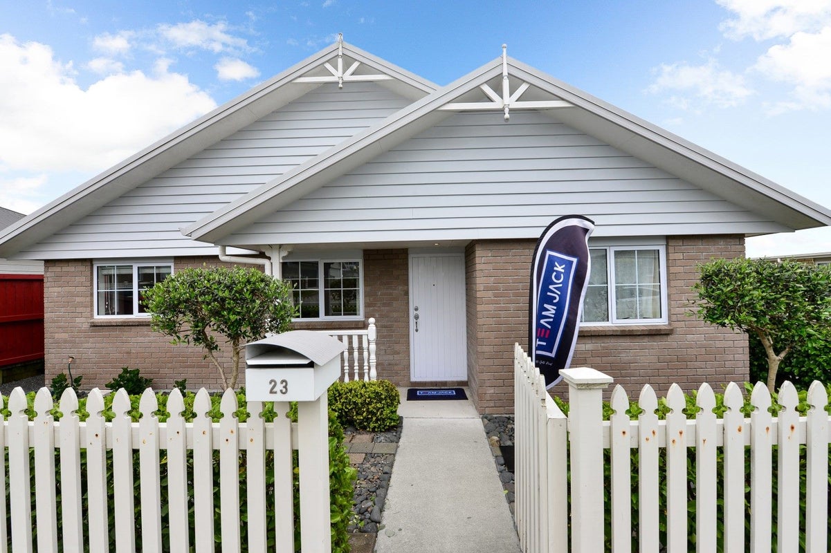 23 Queens Park Crescent, Frankton, Hamilton - Carousel 2