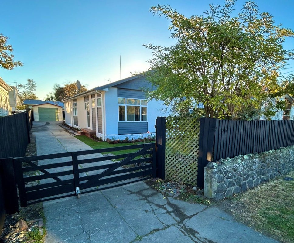 135 Caledonian Road, St Albans, Christchurch - Carousel 1